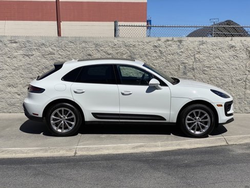 Certified 2025 Porsche Macan image 8