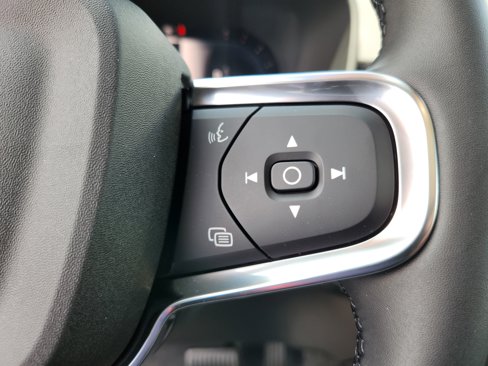 New 2025 Volvo XC40 B5 Core w/ Climate Package image 33