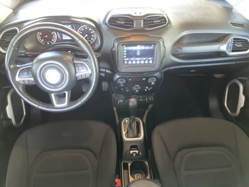 Used 2020 Jeep Renegade Latitude w/ Cold Weather Group image 19