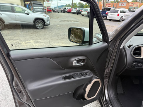 Used 2017 Jeep Renegade Limited image 14