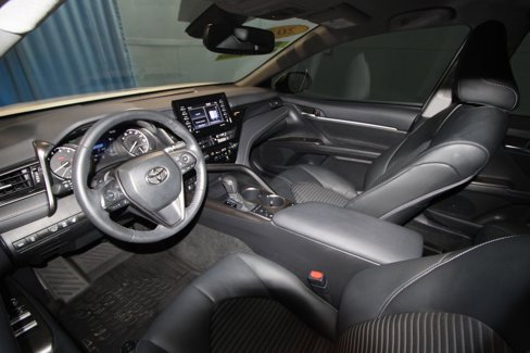 Used 2023 Toyota Camry SE image 2