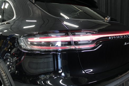 Certified 2025 Porsche Macan image 16