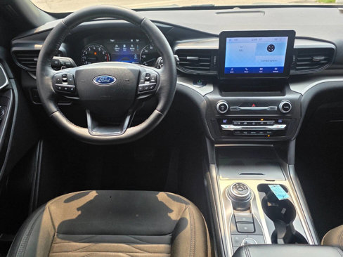 Used 2020 Ford Explorer XLT image 11