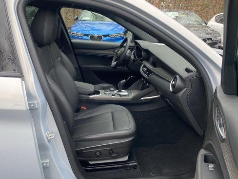 Used 2023 Alfa Romeo Stelvio Ti image 39