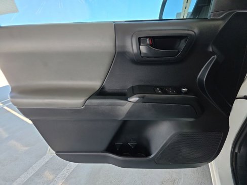 Used 2018 Toyota Tacoma SR image 22