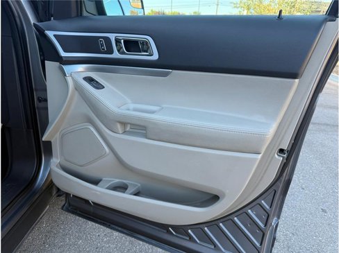 Used 2013 Ford Explorer XLT image 37