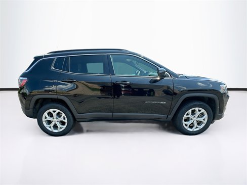 Used 2024 Jeep Compass Latitude image 4