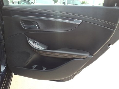 Used 2017 Chevrolet Impala LT image 9