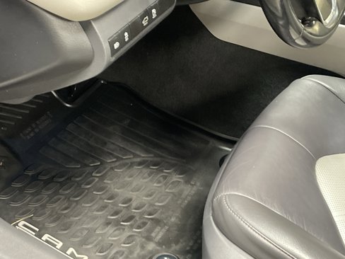 Used 2019 Toyota Camry XLE image 17