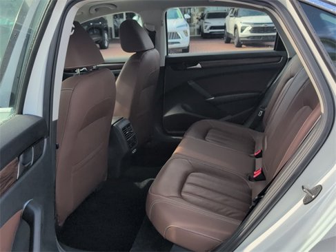 Certified 2022 Volkswagen Passat 2.0T image 9