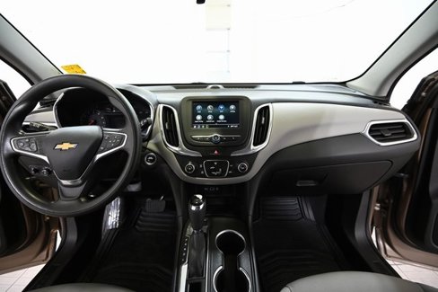 Used 2019 Chevrolet Equinox LS w/ LS Convenience Package image 2