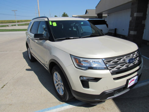 Used 2018 Ford Explorer XLT w/ Equipment Group 201A image 3