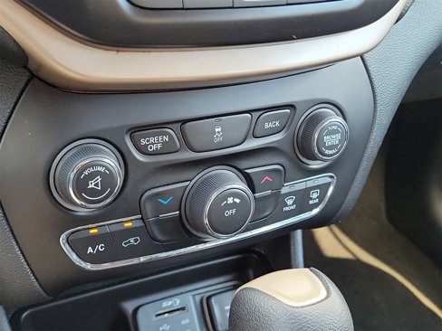 Used 2014 Jeep Cherokee Latitude w/ Cold Weather Group image 20