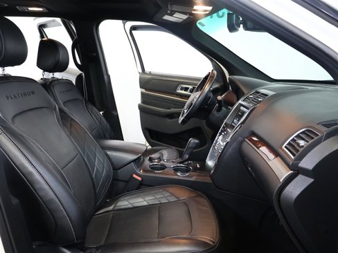 Used 2016 Ford Explorer Platinum image 17