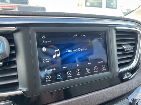 Certified 2018 Chrysler Pacifica Touring-L image 32