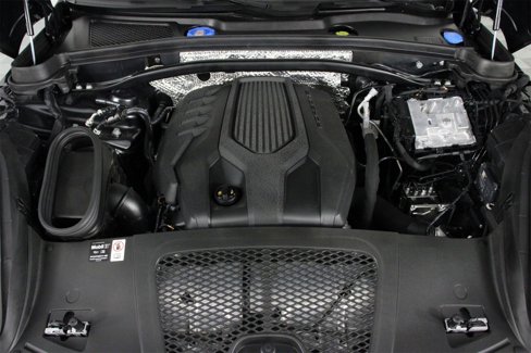 Certified 2025 Porsche Macan image 26