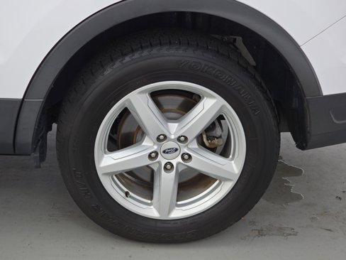 Used 2018 Ford Explorer XLT image 31