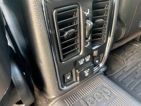 Used 2015 Jeep Grand Cherokee Limited image 31