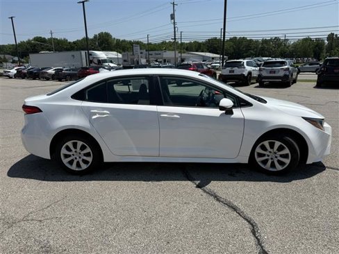 Used 2024 Toyota Corolla LE image 8
