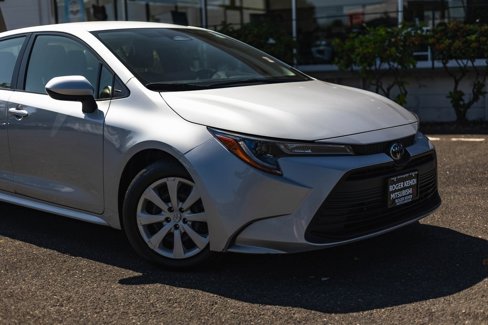 Used 2023 Toyota Corolla LE image 3