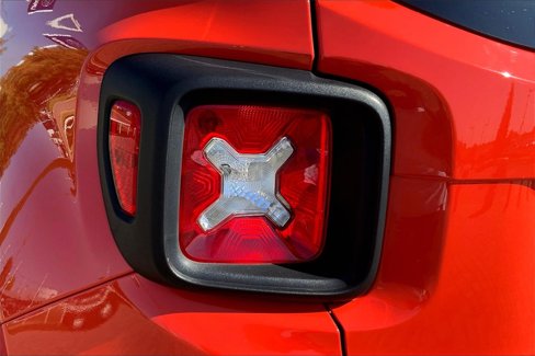 Used 2017 Jeep Renegade Latitude w/ Cold Weather Group image 22