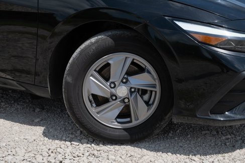 Used 2024 Hyundai Elantra SE image 28