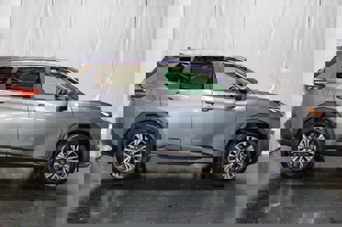 Used 2023 Nissan Rogue SV image 4