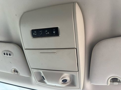 Used 2010 Volkswagen Routan SE image 15
