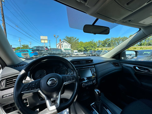 Used 2018 Nissan Rogue SV w/ Sun & Sound Touring Package image 13