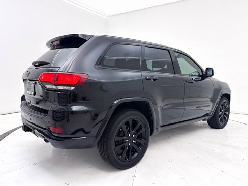 Used 2019 Jeep Grand Cherokee Altitude image 15