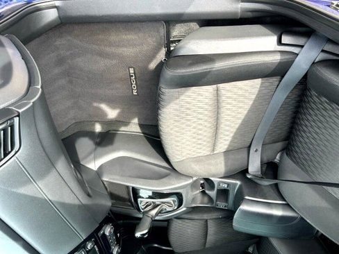 Used 2018 Nissan Rogue SV image 11
