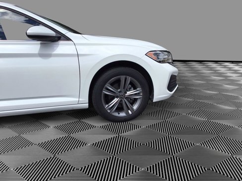 Used 2022 Volkswagen Jetta SE image 9