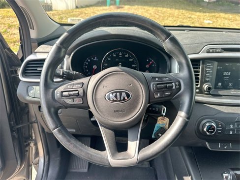 Used 2017 Kia Sorento LX w/ LX Convenience Package image 37