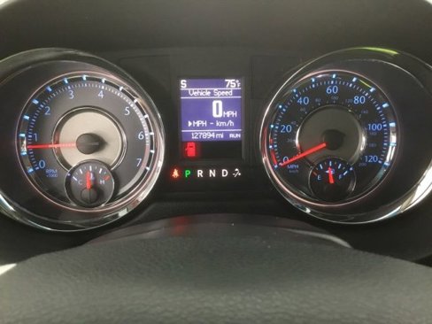 Used 2014 Chrysler Town & Country Touring image 35
