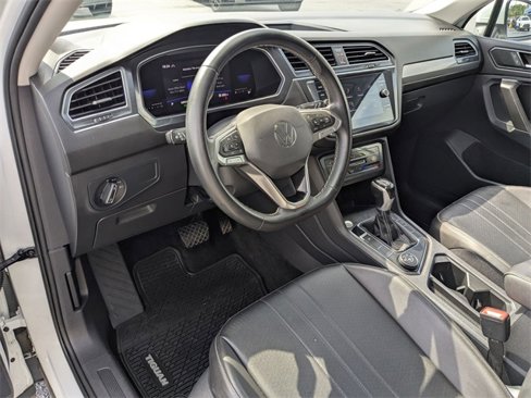 Used 2022 Volkswagen Tiguan SE image 17
