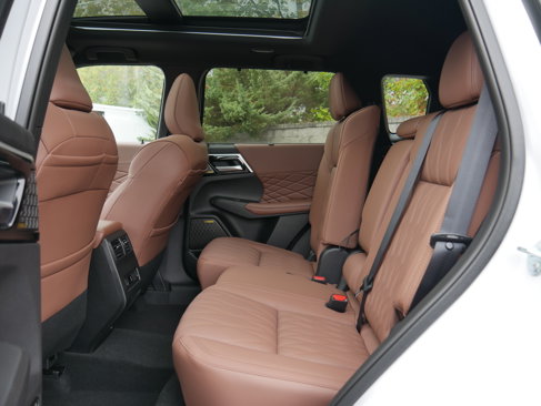 New 2025 Mitsubishi Outlander SEL image 14