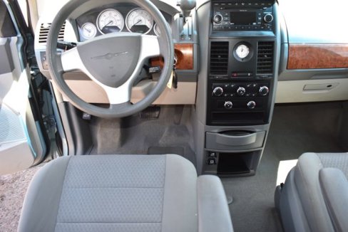 Used 2008 Chrysler Town & Country LX image 16