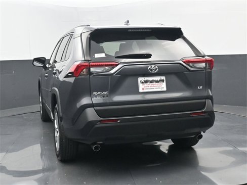 Used 2021 Toyota RAV4 LE image 19