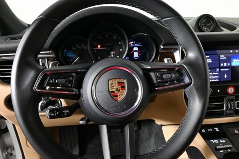 Certified 2022 Porsche Macan image 9