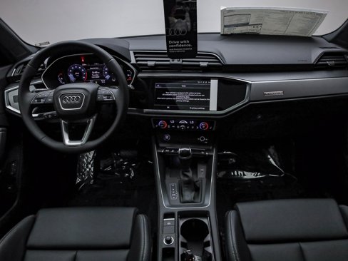 New 2025 Audi Q3 2.0T Premium image 14