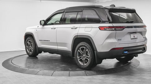 Used 2023 Jeep Grand Cherokee Trailhawk image 5