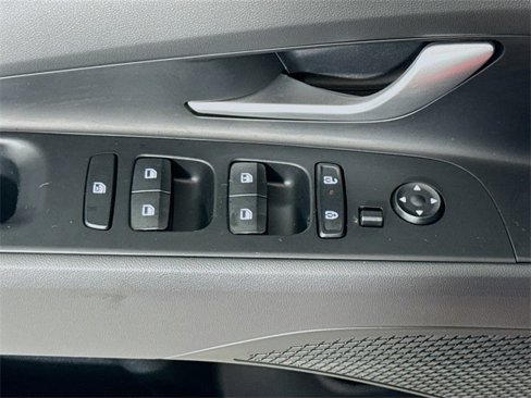 New 2025 Hyundai Elantra SE image 25