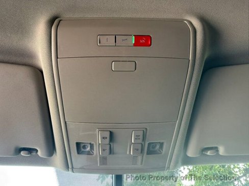 Used 2021 Volkswagen Atlas SE image 42