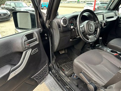 Used 2014 Jeep Wrangler Unlimited Sahara image 9