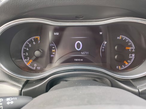 Used 2019 Jeep Grand Cherokee Laredo w/ Laredo X Package image 17