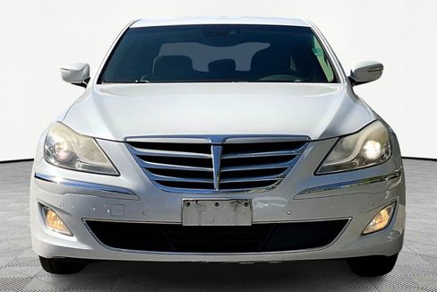 Used 2013 Hyundai Genesis 3.8 w/ Technology Pkg image 3