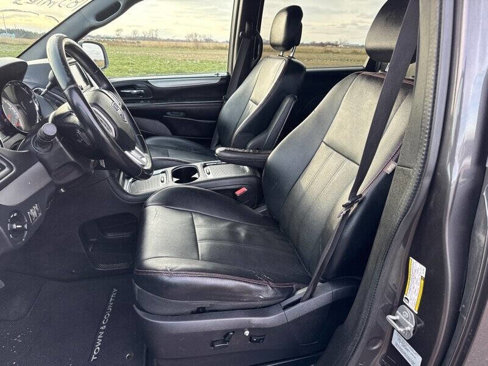 Used 2016 Dodge Grand Caravan R/T image 15