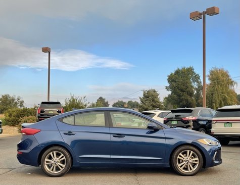 Used 2017 Hyundai Elantra SE w/ SE A/T Tech Package 03 image 2