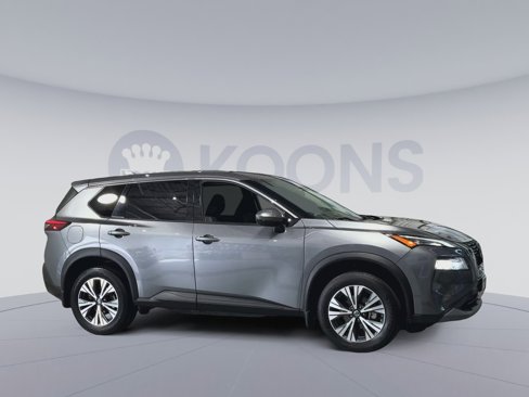 Used 2021 Nissan Rogue SV image 2
