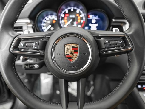Certified 2023 Porsche Macan image 17